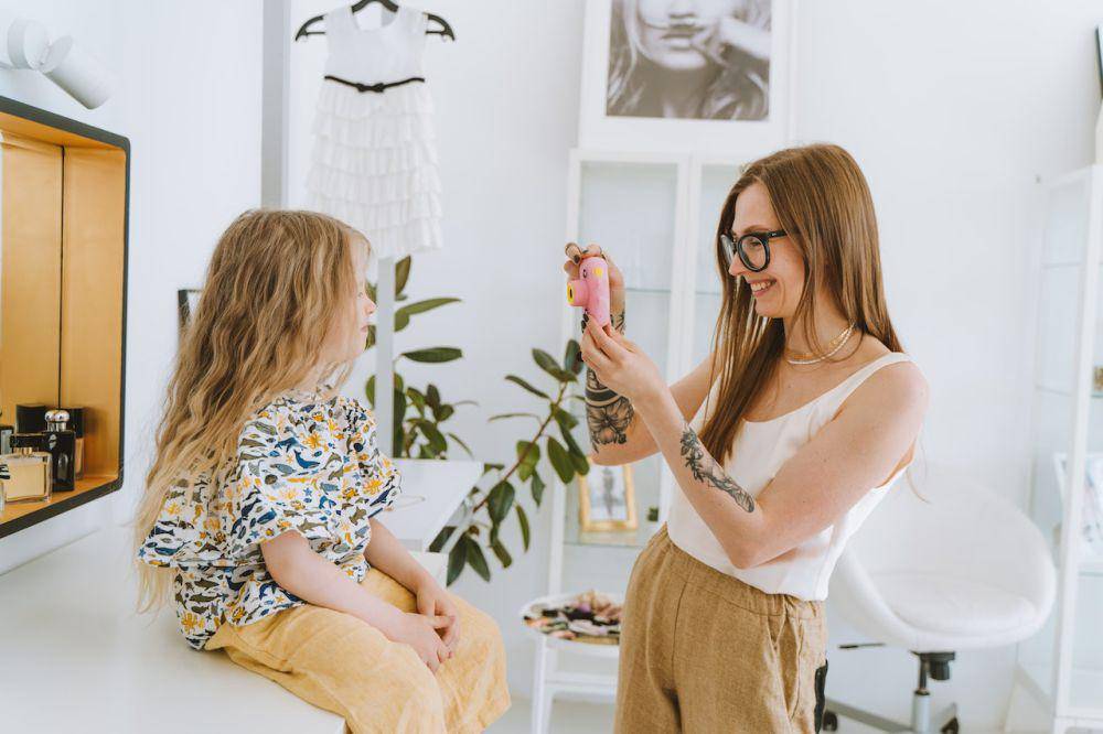 ilustrasi ibu dan putrinya (pexels.com/Anastasia Shuraeva)