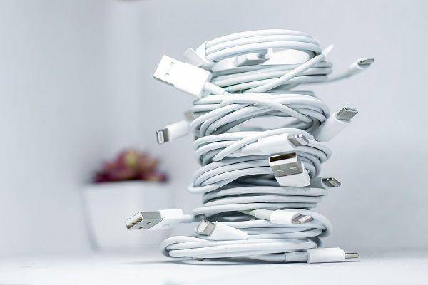 ilustrasi charger iPhone (apple.com)