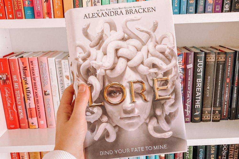 Lore - Alexandra Bracken (yukireads.com)