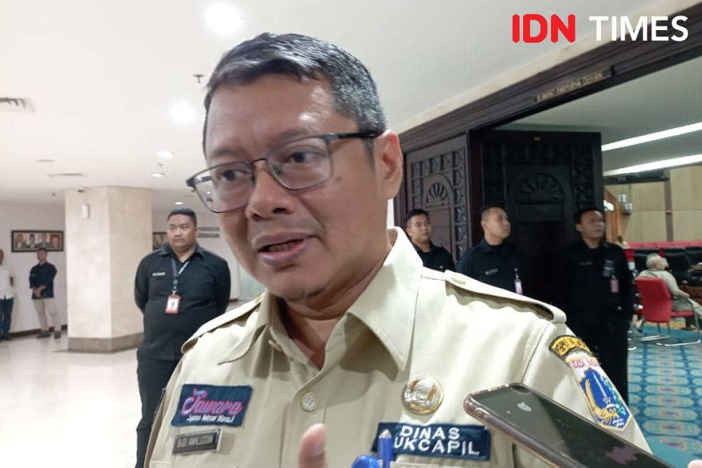 Kepala Dinas Kependudukan Dan Pencatatan Sipil (Dukcapil) DKI Jakarta Budi Awaluddin di DPRD DKI Jakarta. (IDN Times/Dini Suciatiningrum)
