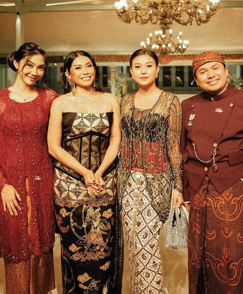 potret Keanu di Pura Mangkunegaran Solo (Instagram.com/narinkovilda)