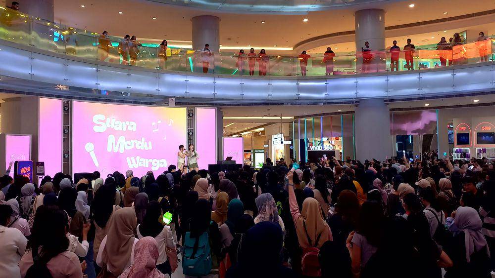 potret keseruan acara noraebang Suara Merdu Warga pada Selasa (19/9/2023) (dok. Pribadi/Ines Melia)