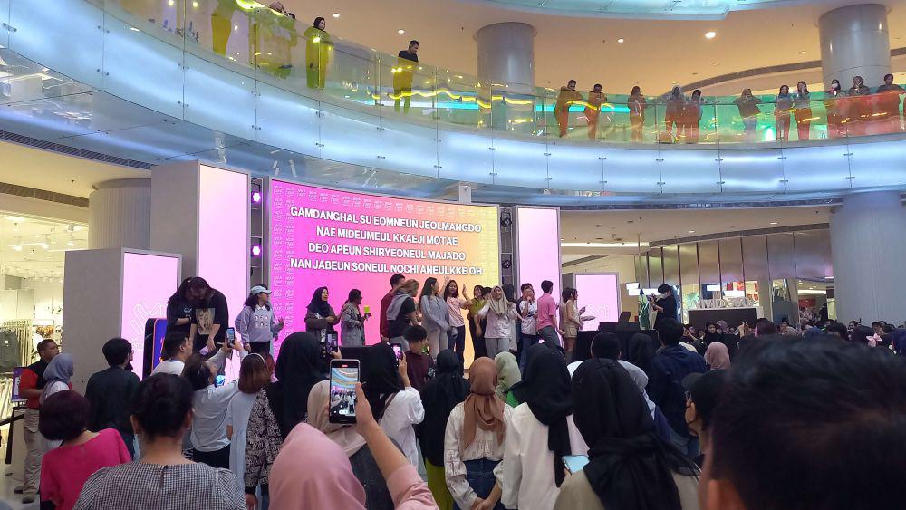 7 Tipe KPopers ketika Noraebang Bareng, Kamu yang Mana?