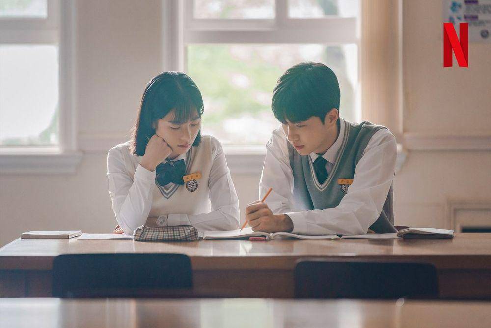 cuplikan Jeon Yeo Been dan Kang Hoon di drakor A Time Called You (instagram.com/netflixkr)