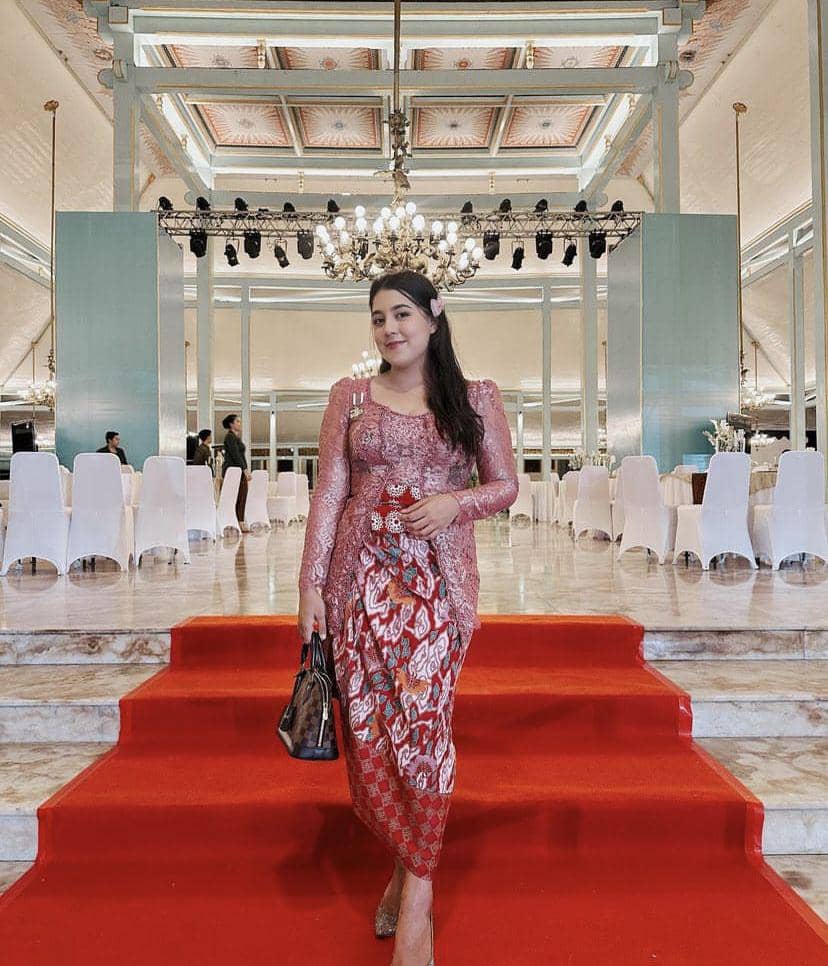 Nessie Judge (instagram.com/nessiejudge)