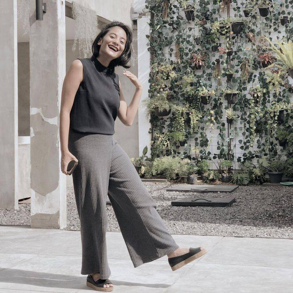 OOTD kasual ala Qisthas MasterChef Indonesia 11 (instagram.com/qisthas.mci11)