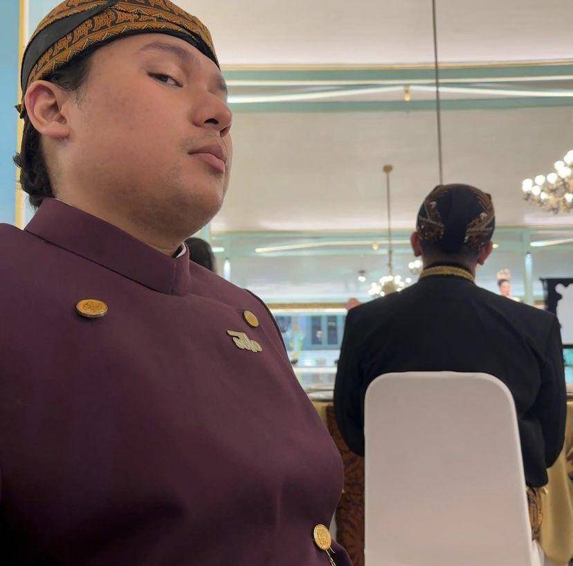 potret Keanu di Pura Mangkunegaran Solo (Instagram.com/keanuagl)