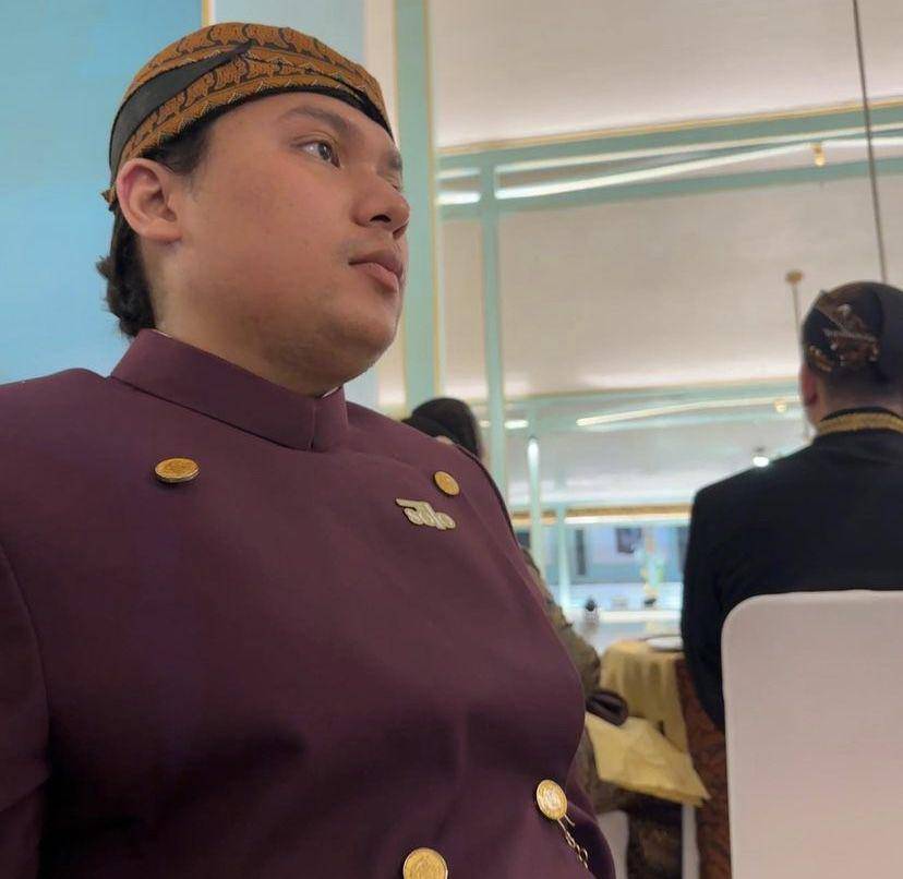 potret Keanu di Pura Mangkunegaran Solo (Instagram.com/keanuagl)