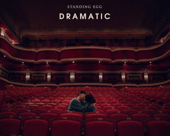 cover album Dramatic dari Standing Egg (twitter.com/standingEGG)
