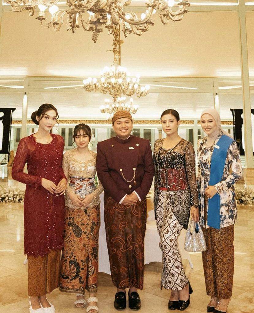 potret Keanu di Pura Mangkunegaran Solo (Instagram.com/narinkovilda)