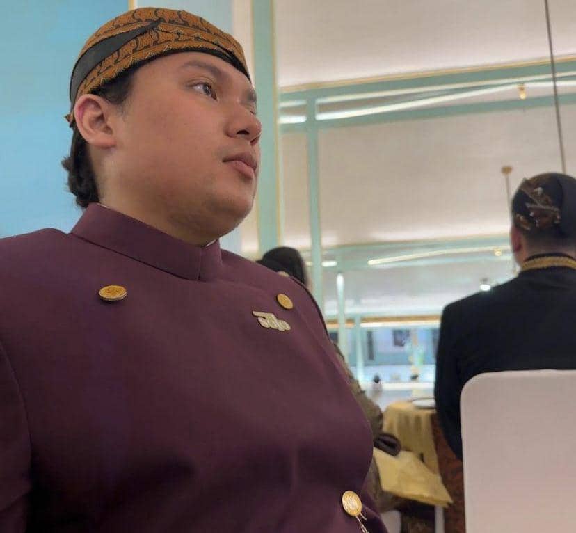 Keanu (instagram.com/keanuagl)