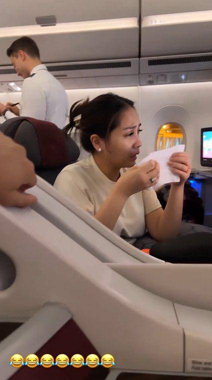 potret Nagita nangis di pesawat (instagram.com/raffinagita1717)