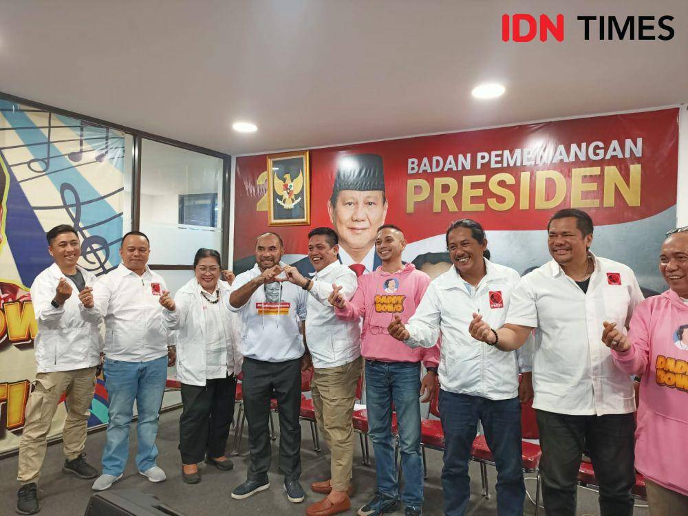 Projo Datangi Rumah Besar Relawan Prabowo 08 (IDN Times/Rachma Syifa Faiza Rachel)