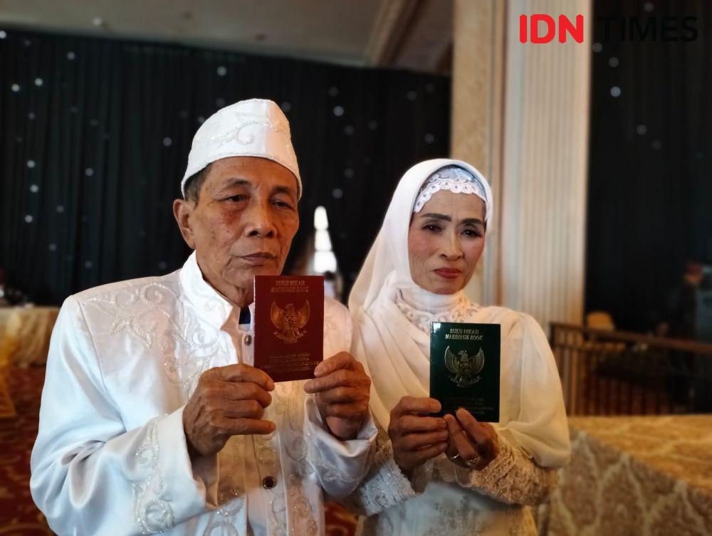 Kakek Nenek 77 Tahun Ikut Nikah Massal karena Surat Hilang