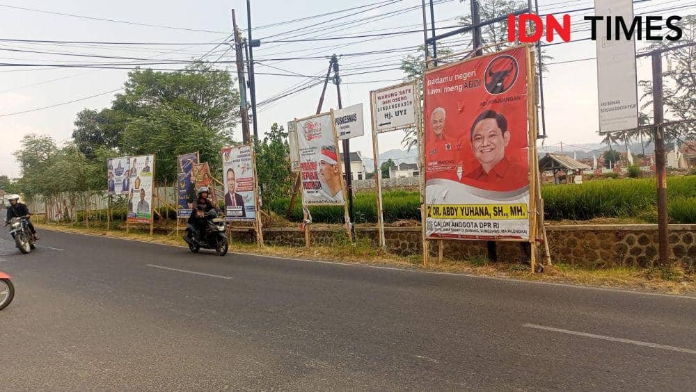 Inin Nastain/ Sejumlah baliho di pertigaan Kopo Majalengka