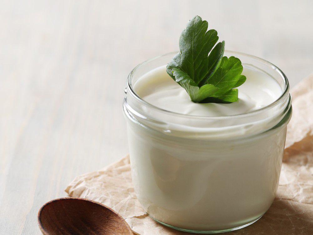 5 Bahan Pengganti Sour Cream, Lebih Gampang Ditemukan!