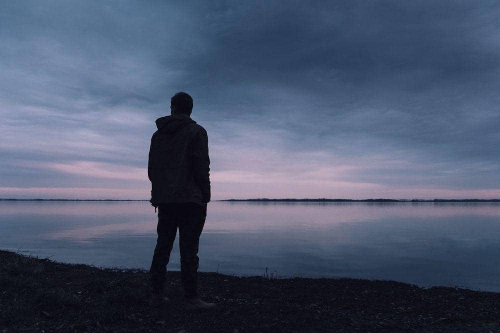 penyendiri(pexels.com/Lukas Rychvalsky)
