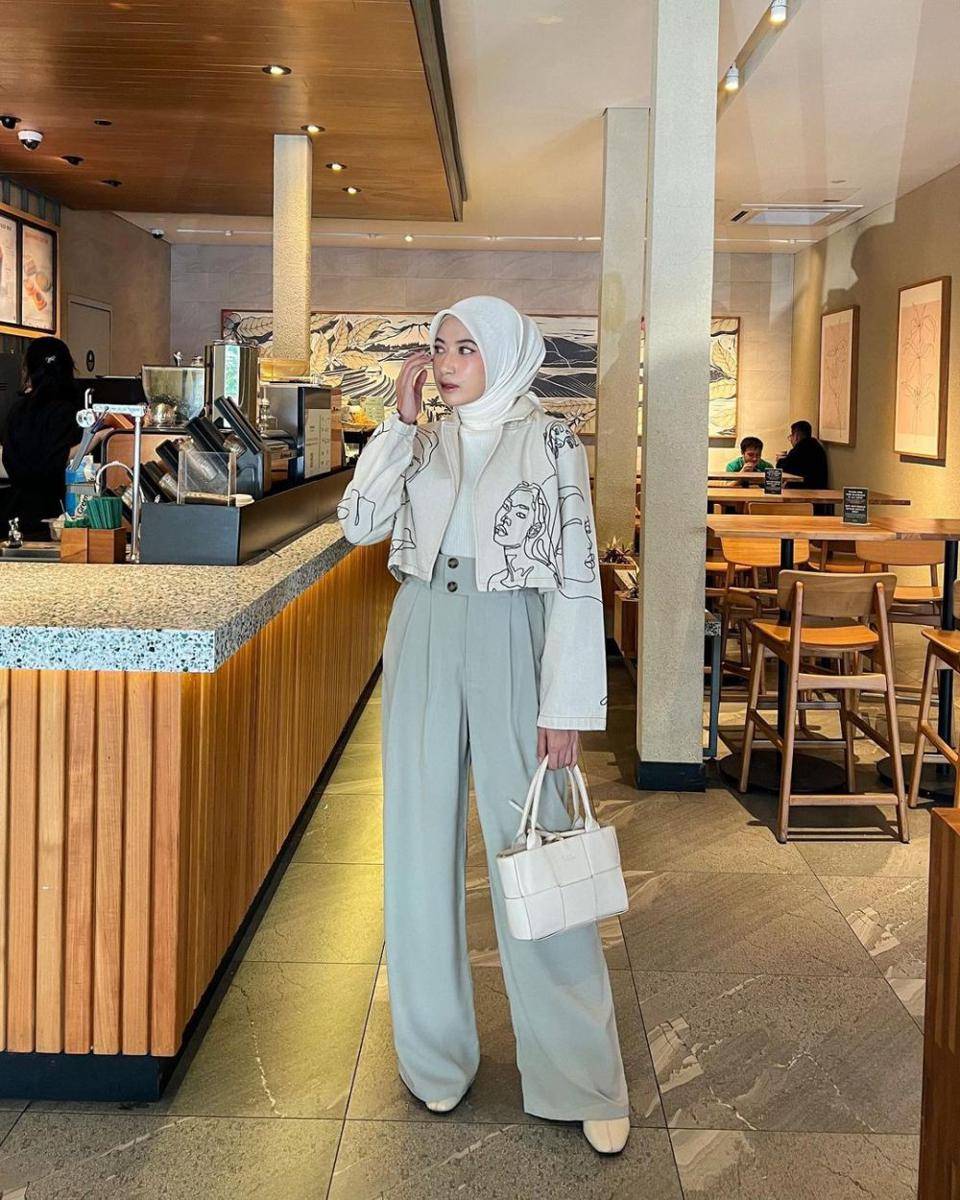 OOTD business casual hijab (instagram.com/rafikarahmaaa)
