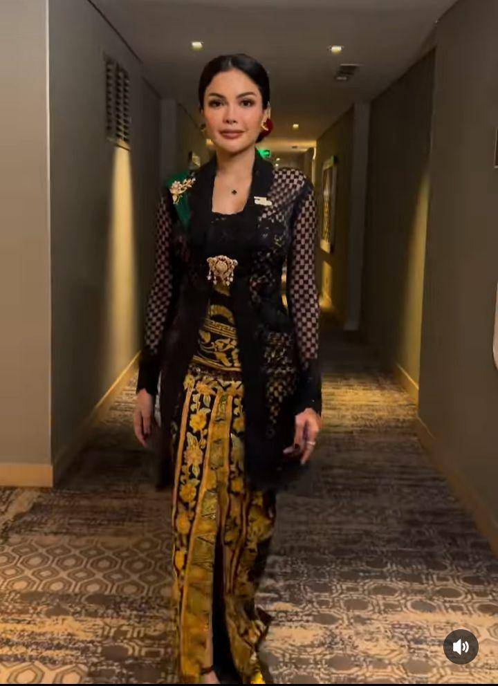 Gaya nikita di acara dinner keraton Solo (Instagram.com/nikitamirzanimawardi_172))