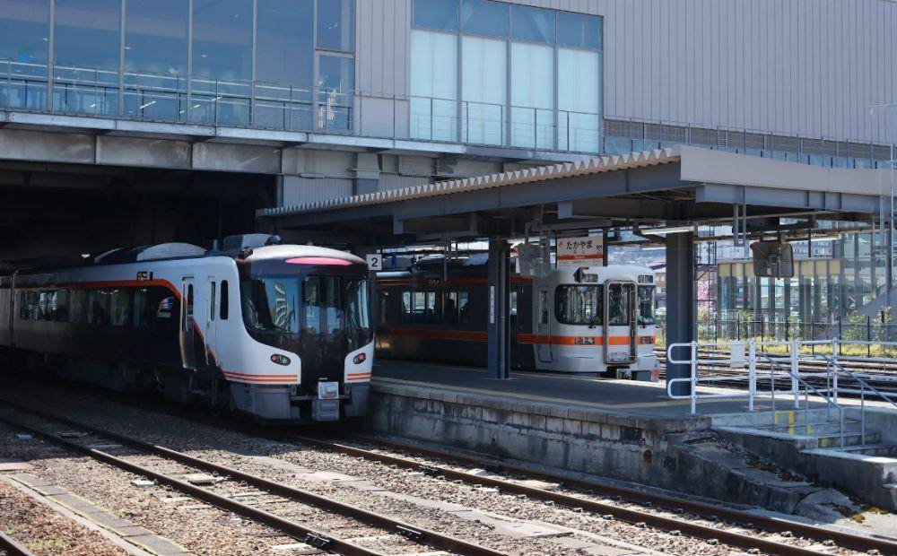 ilustrasi stasiun kereta di Jepang (unsplash.com/ueruko)