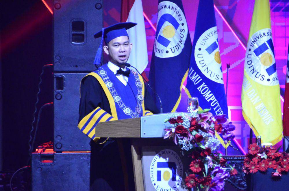 https://dinus.ac.id/en/2023/09/udinus-resmi-miliki-profesor-di-bidang-teknik-informatika-termuda-dijawa-tengah/