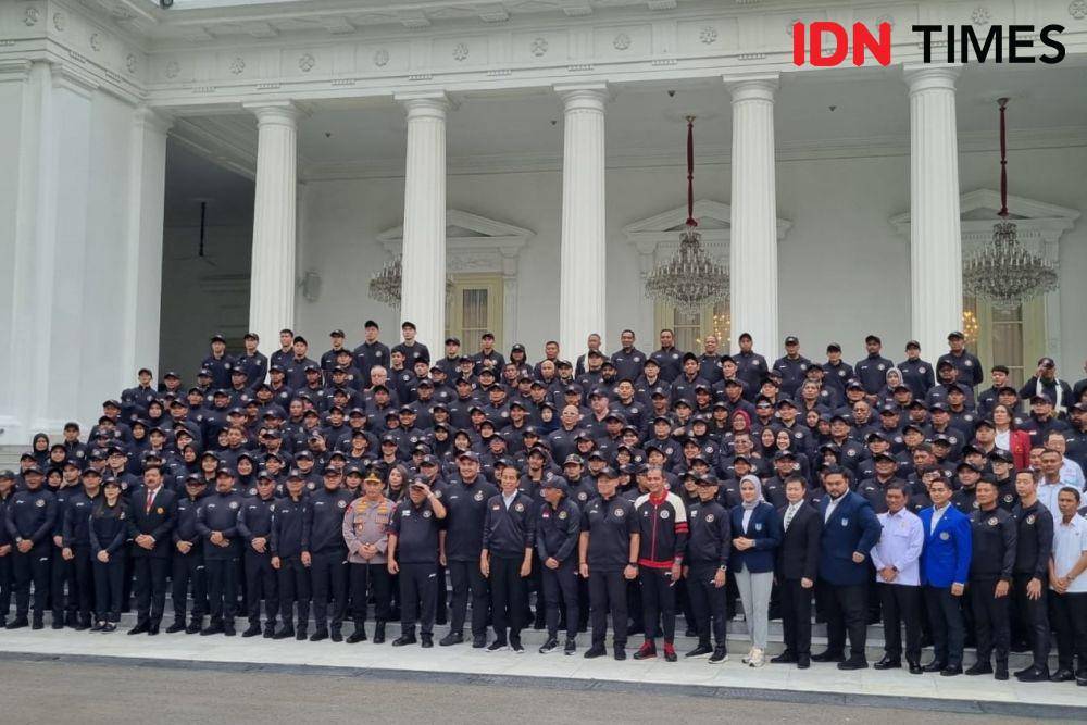 Presiden Jokowi lepas kontingen RI untuk Asian Games ke-19 di Hangzhou, China di Halaman Istana Merdeka, Jakarta, Selasa (19/9/2023). (IDN Times/Ilman Nafi'an)