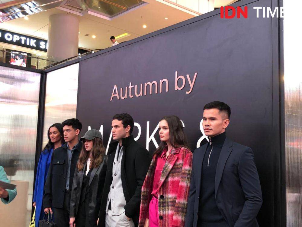 Peluncuran koleksi Marks & Spencer bertemakan autumn dan pop-up store pada Selasa (19/9/2023) di Grand Indonesia East Mall, Jakarta (IDN Times/Nisa Zarawaki)