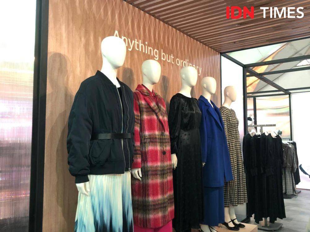 Peluncuran koleksi Marks & Spencer bertemakan autumn dan pop-up store pada Selasa (19/9/2023) di Grand Indonesia East Mall, Jakarta (IDN Times/Nisa Zarawaki)