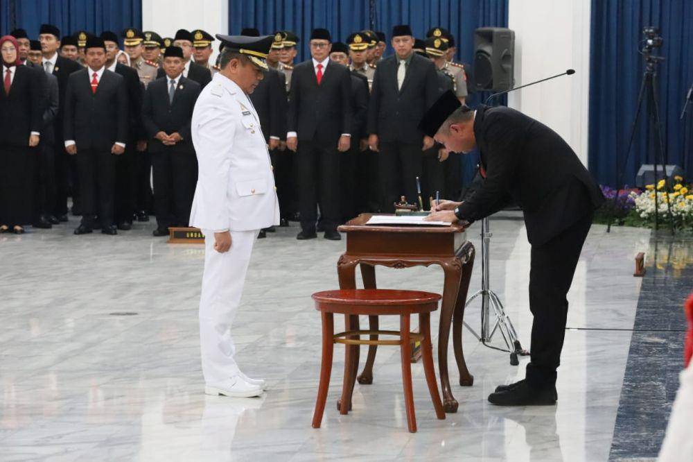 Kepala Pusat Penerangan (Kapuspen) Kemendagri, Benni Irwan resmi dilantik sebagai Penjabat (Pj) Bupati Purwakarta (dok. Kemendagri)