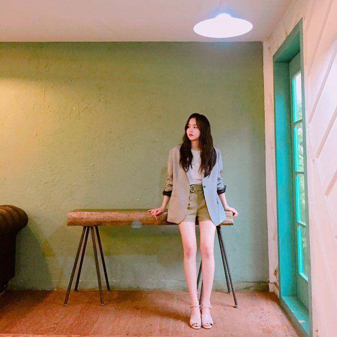 ide outfit feminin ala Kim So-hyun (instagram.com/wow_kimsohyun)