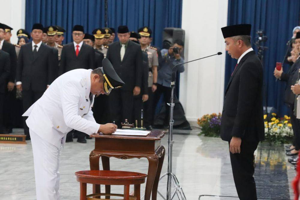 Kepala Pusat Penerangan (Kapuspen) Kemendagri, Benni Irwan resmi dilantik sebagai Penjabat (Pj) Bupati Purwakarta (dok. Kemendagri)