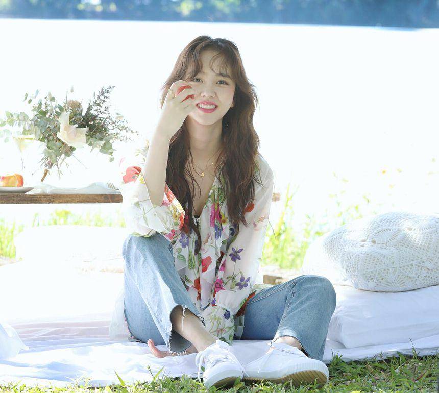ide outfit feminin ala Kim So-hyun (instagram.com/wow_kimsohyun)