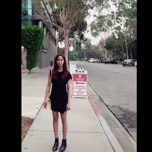 ide outfit feminin ala Kim So-hyun (instagram.com/wow_kimsohyun)