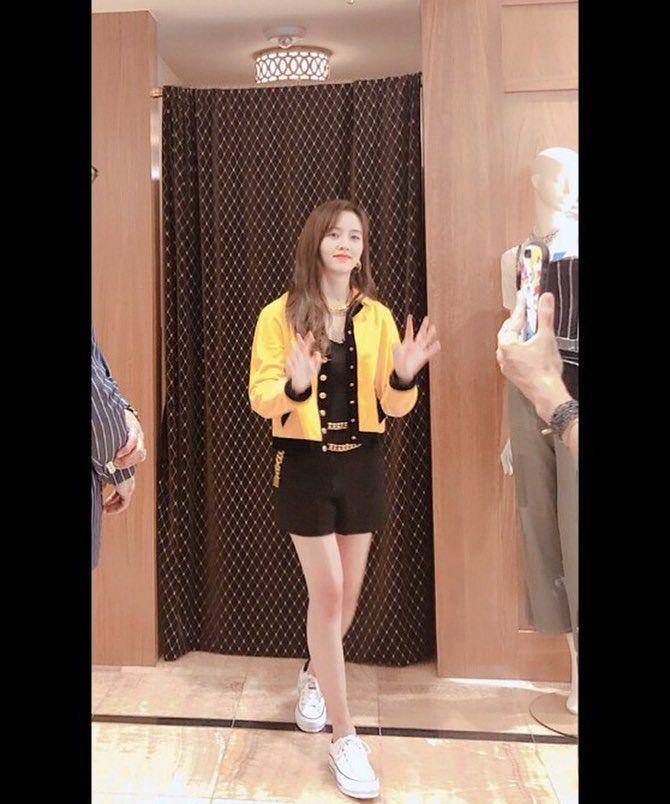 ide outfit feminin ala Kim So-hyun (instagram.com/wow_kimsohyun)
