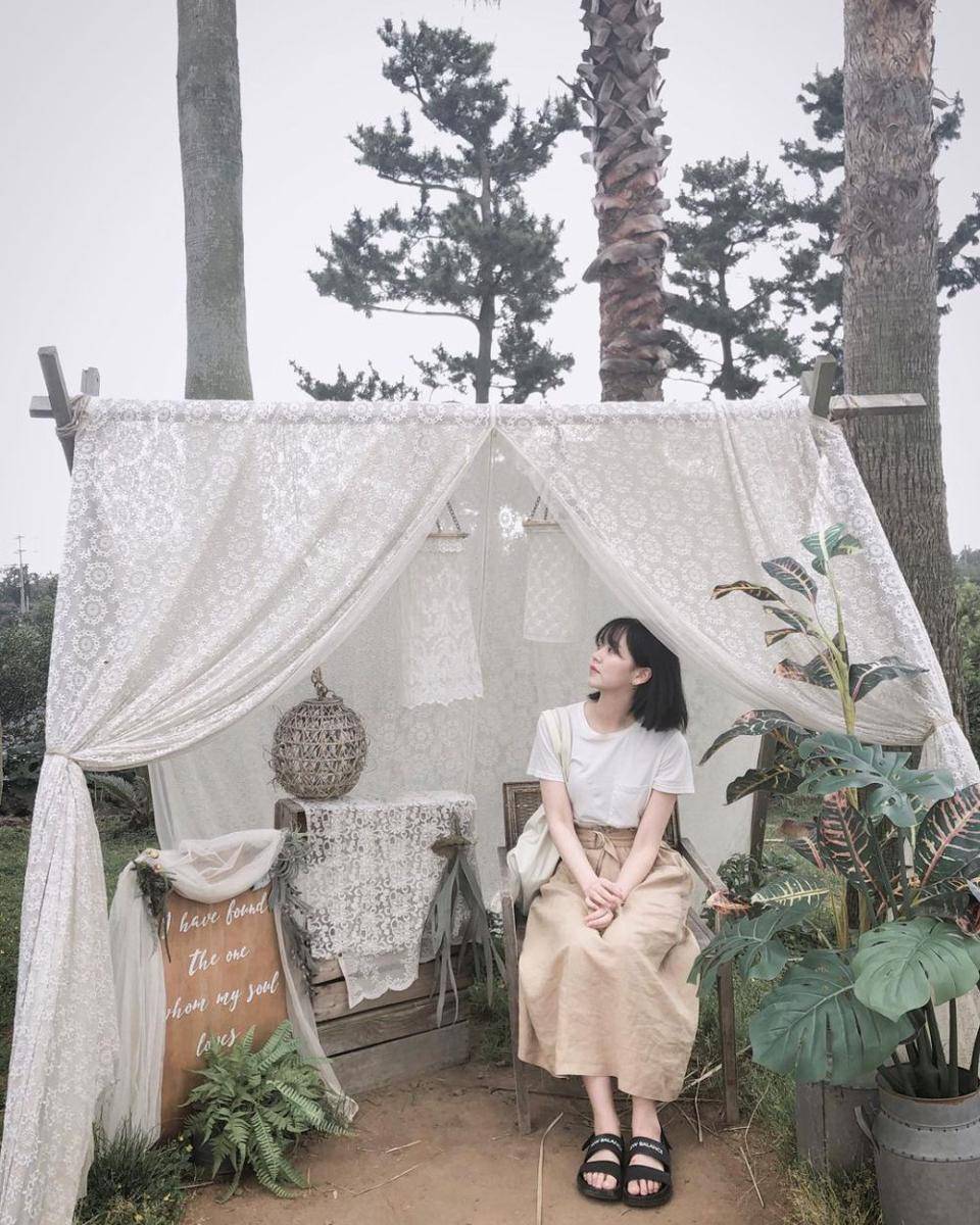 ide outfit feminin ala Kim So-hyun (instagram.com/wow_kimsohyun)