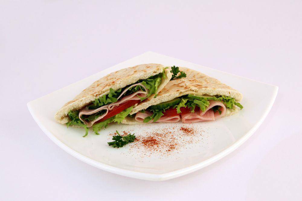 ilustrasi sandwich spicy daging asap (pixabay.com/Shutterbug75)