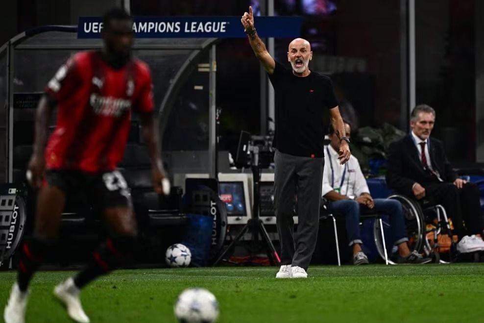 Ditahan Newcastle, AC Milan Bikin Stefano Pioli Pusing