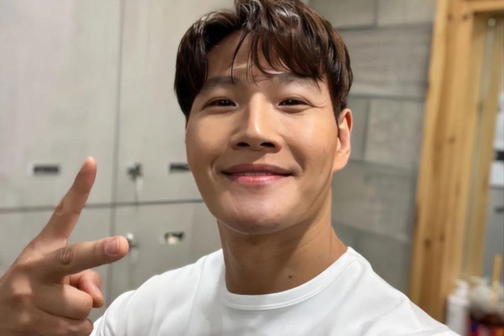 Kim Jong Kook Minta Maaf usai Jual Kaus Seharga Hampir Setengah Juta