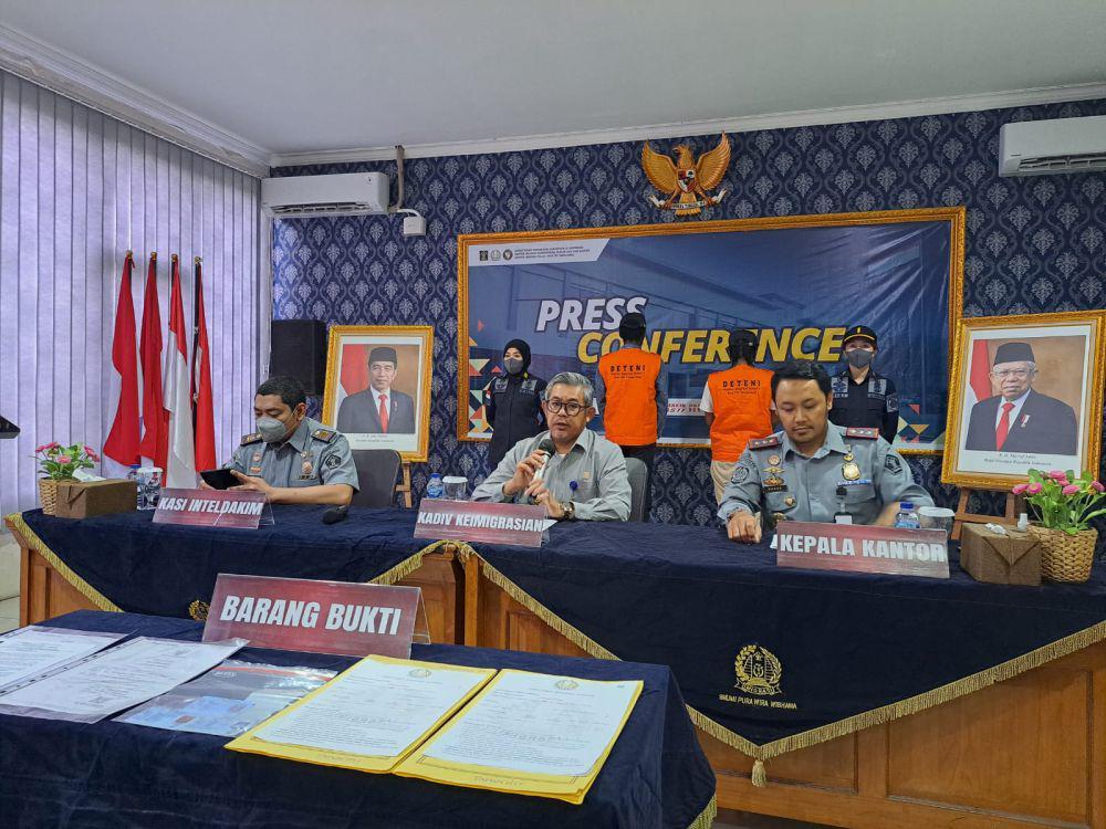 Bikin Paspor Indonesia, WN Kamerun Ditangkap Petugas Imigrasi