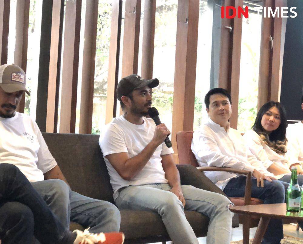 para pemain dan tim produksi film Glenn Fredly the Movie di konferensi pers pada Rabu (20/9/2023) (IDN Times/Elizabeth Chiquita)