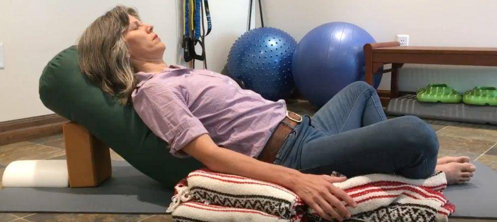ilustrasi reclined cobbler's pose (alignforhealth.com)