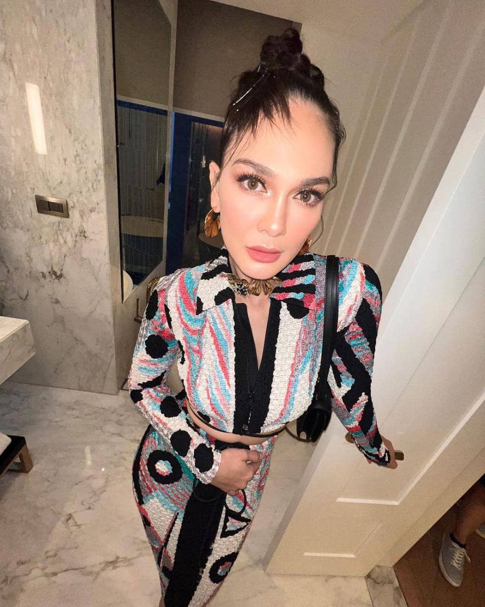 ide glam look makeup ala Luna Maya (instagram.com/lunamaya)