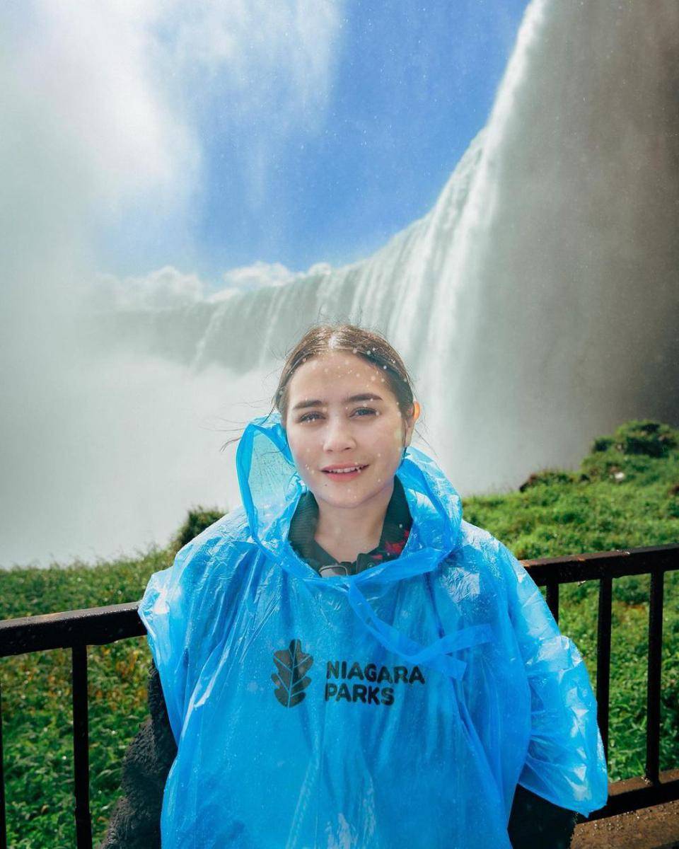 potret Prilly Latuconsina liburan ke Air Terjun Niagara (instagram.com/prillylatuconsina96)