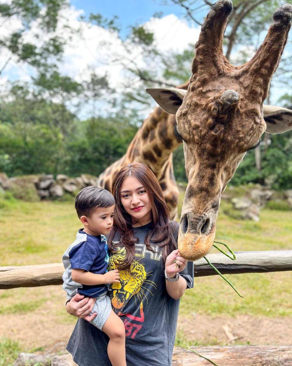 potret Nathalie Holscher dan buah hati (instagram.com/nathalieholscher)