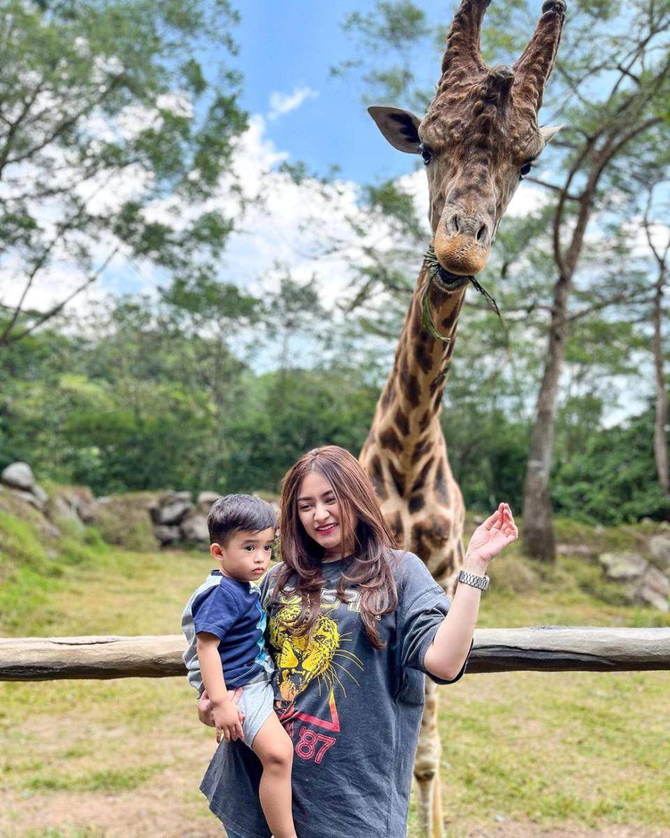 potret Nathalie Holscher dan buah hati (instagram.com/nathalieholscher)