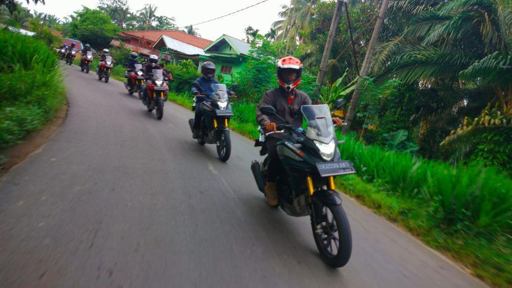 Akhir Pekan, Honda Ajak Mahasiswa Liburan Seru Naik Honda CB150X