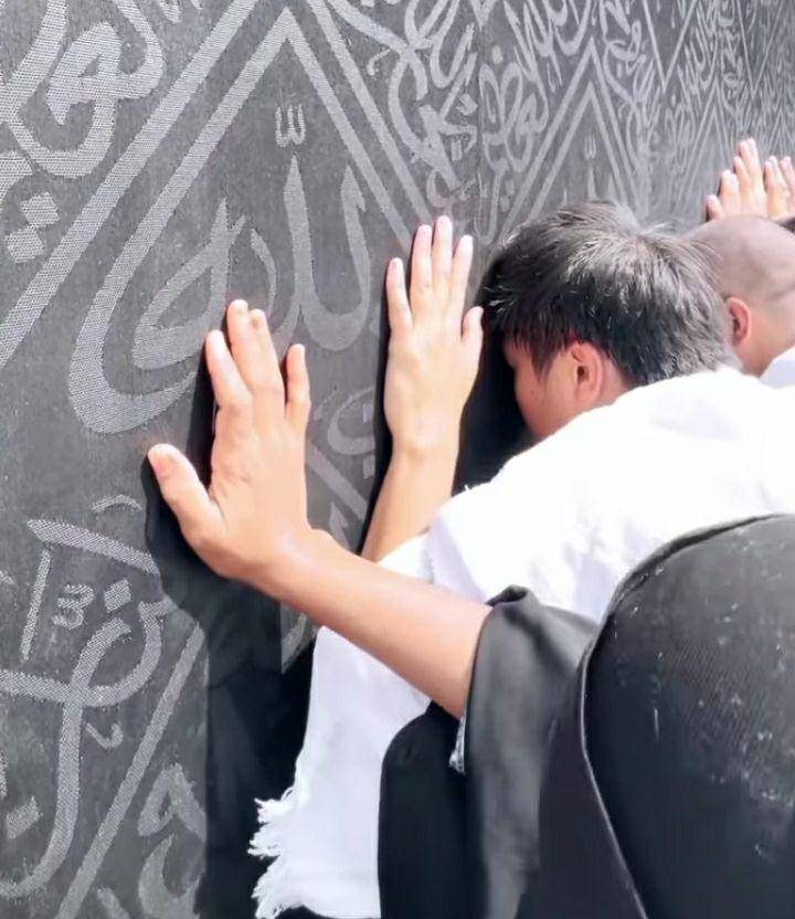 potret Arif Muhammad 'Mak Beti' umrah (instagram.com/mamakbeti)