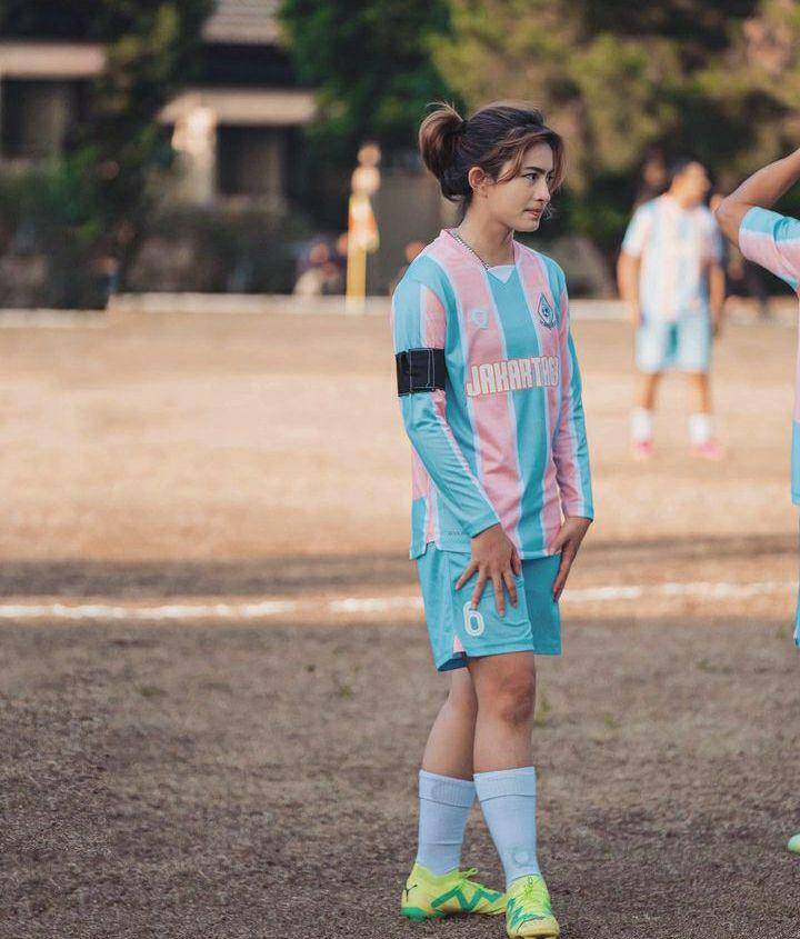 potret Sintya Marisca main bola usai pulih cendera (instagram.com/sintyamarisca)