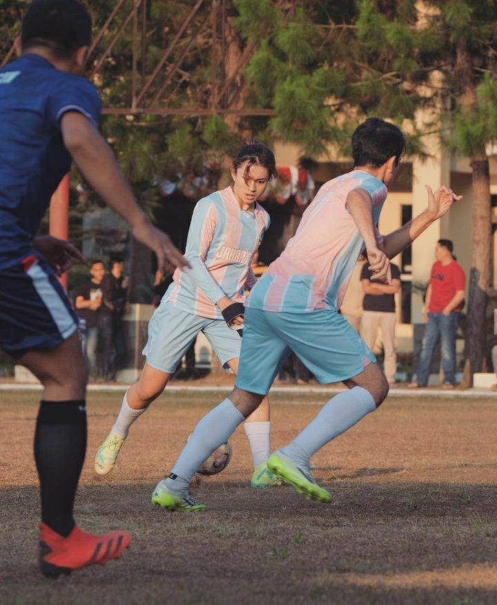 potret Sintya Marisca main bola usai pulih cendera (instagram.com/sintyamarisca)