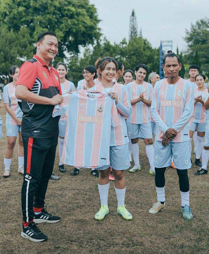 potret Sintya Marisca main bola usai pulih cendera (instagram.com/jakarta69fc)